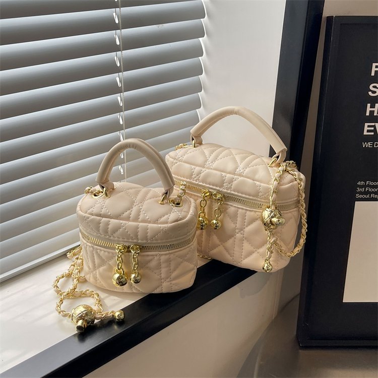 Hand-held small square bag for women summer new trendy fashion rhombus chain bag niche high-end texture versatile crossbody bag