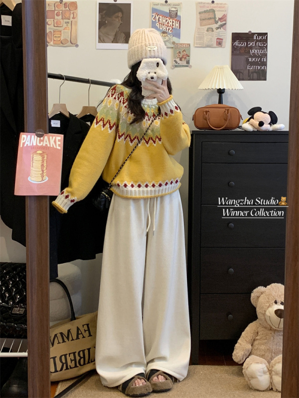 Retro rhombus contrasting cuffs rolled-edge crew neck sweater + apricot velvet soft drawstring wide-leg pants
