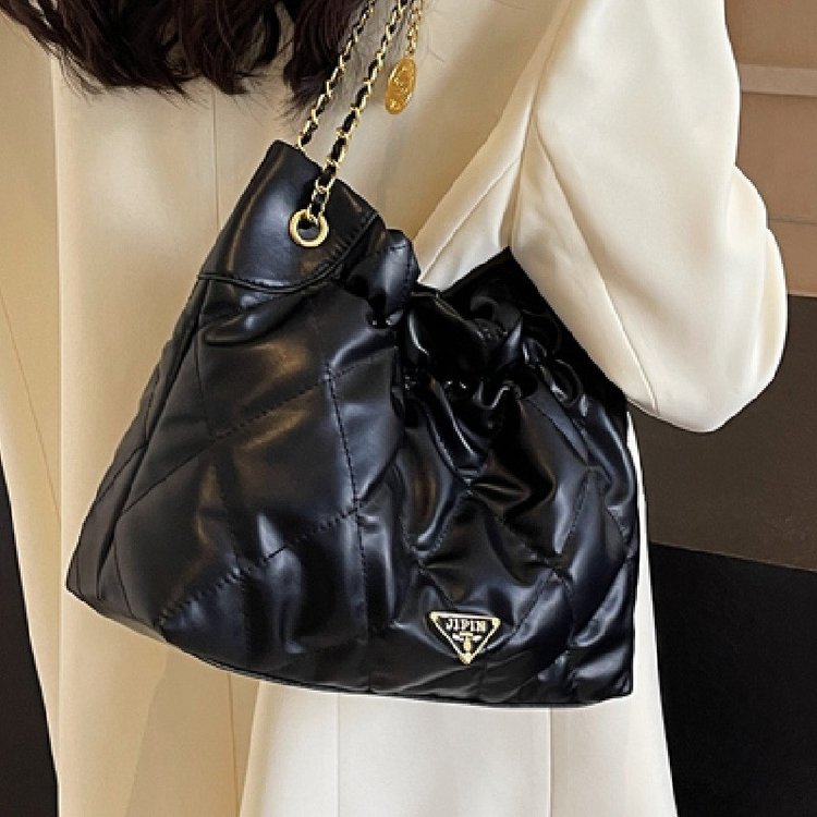 Small fragrant style rhombus chain bucket bag for women 2024 new trendy fashionable solid color tote bag large capacity armpit bag