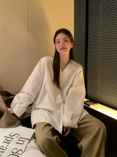Autumn simple casual BF design V-neck loose and versatile slim shirt for women