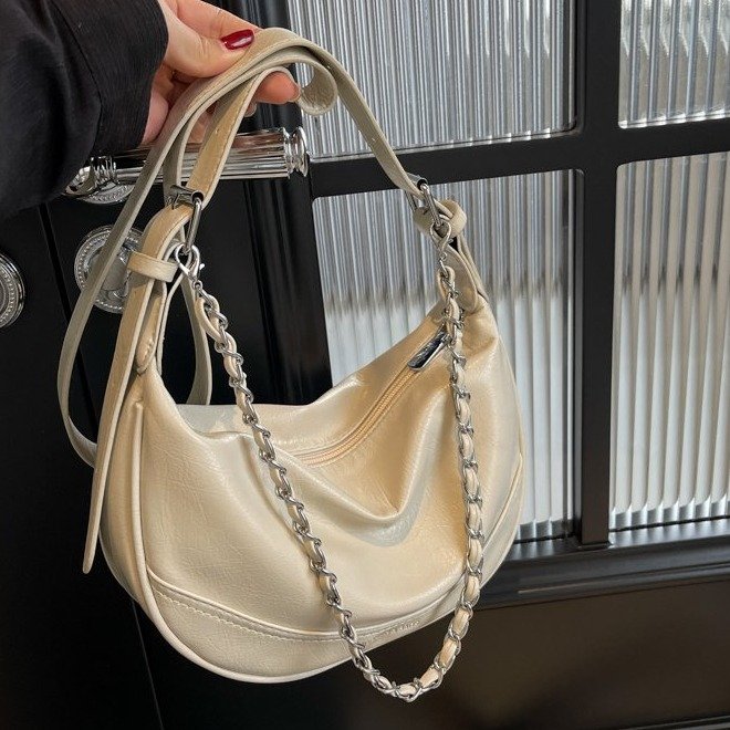 High-end crossbody bag for women 2024 new shoulder bag spring popular commuter bag fashionable texture dumpling bag
