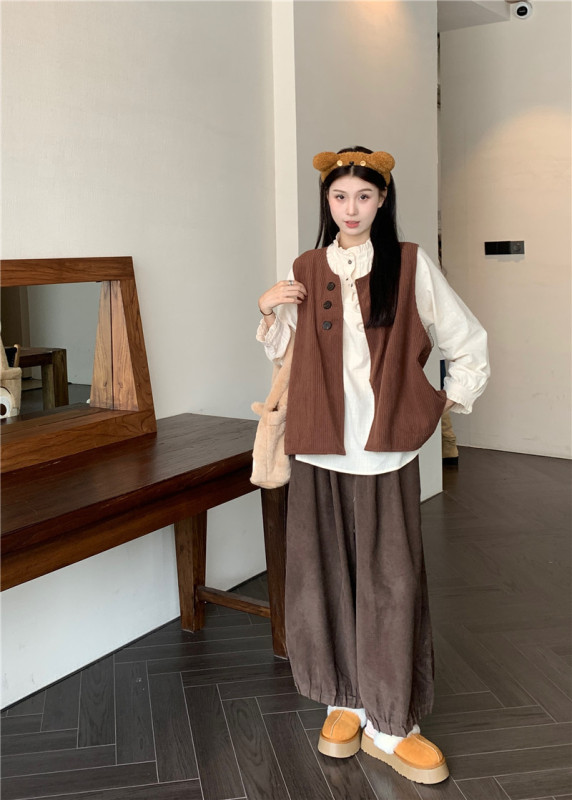 New retro shirt, corduroy vest, bloomers three-piece set