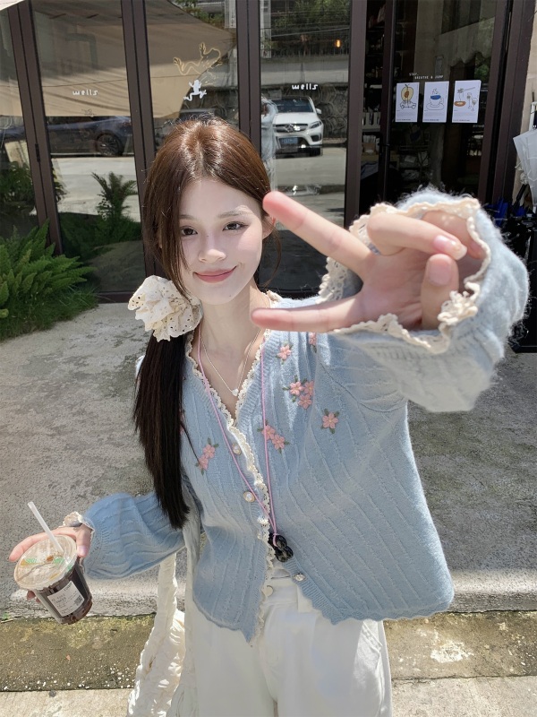 Korean soft and waxy heavy embroidery flower age-reducing lace patchwork sweater