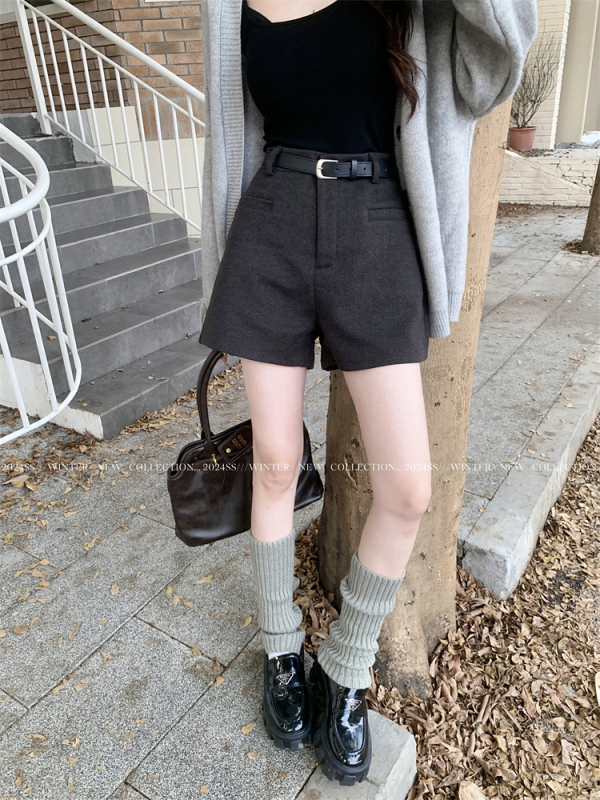 Autumn and winter outer boots, woolen shorts, women's new high-waisted slimming A-line wide-leg versatile shorts