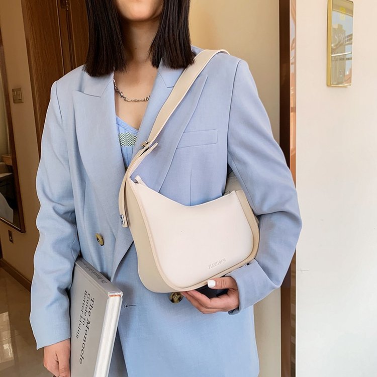High-end bags, new versatile women's bags, autumn and winter retro shoulder bags, fashionable internet celebrity wide shoulder strap crossbody bags