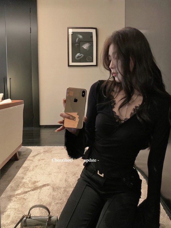 Sexy v-neck lace splicing strap top for women, designer slim long-sleeved bottoming shirt for inner wear
