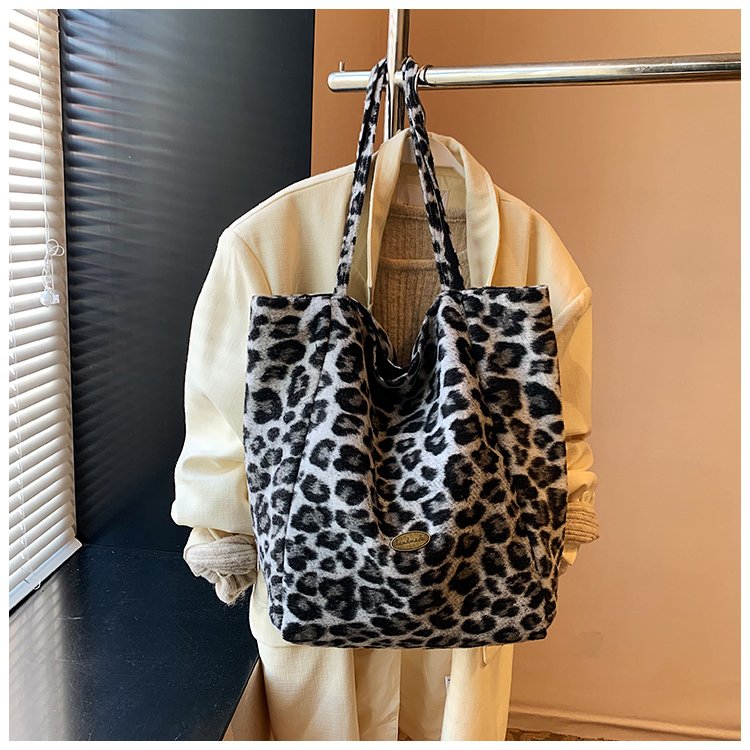 New niche design leopard print canvas bag casual large capacity double-sided shoulder bag women's commuter tote bag