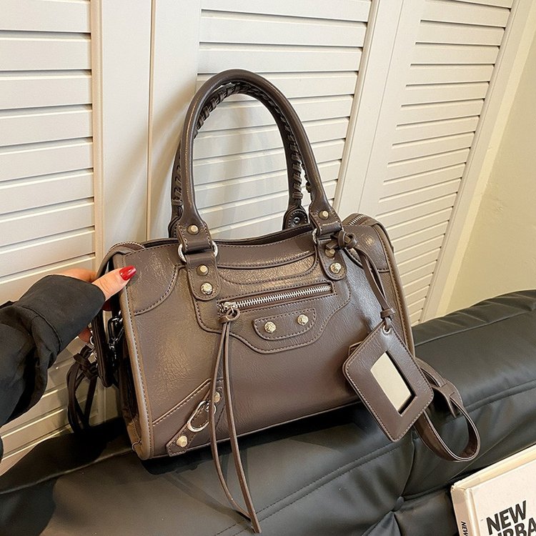 Retro red commuter second-hand bag for women 2024 large-capacity tote bag high-end fashion hand-held cross-body motorcycle bag