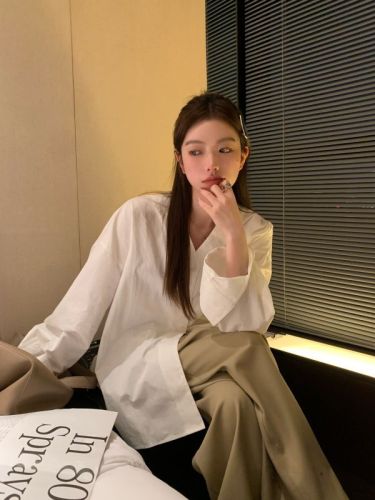 Autumn simple casual BF design V-neck loose and versatile slim shirt for women