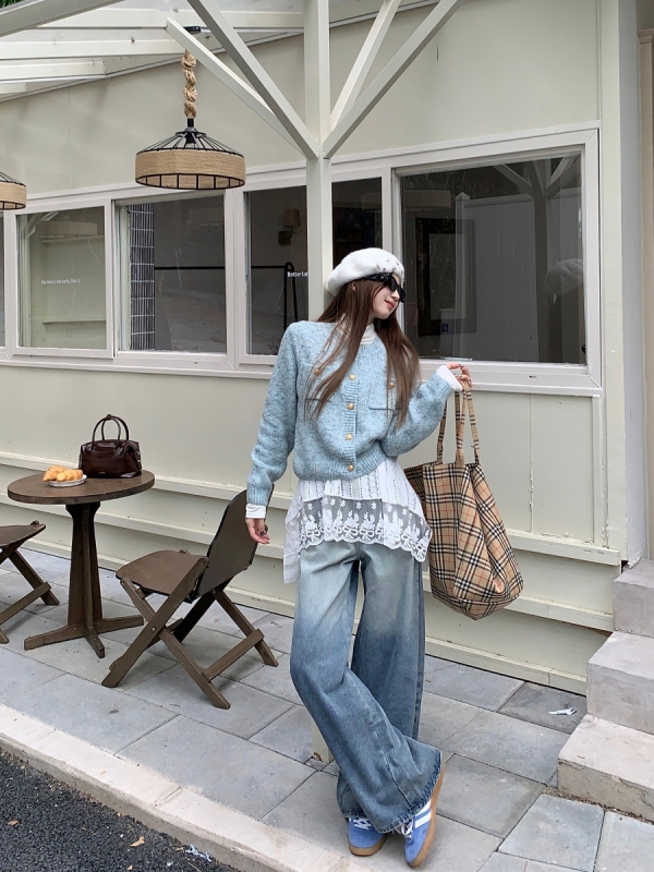 Xiaoxiangfeng knitted sweater cardigan jacket with lace stitching and inner vest with gradient wide-leg jeans