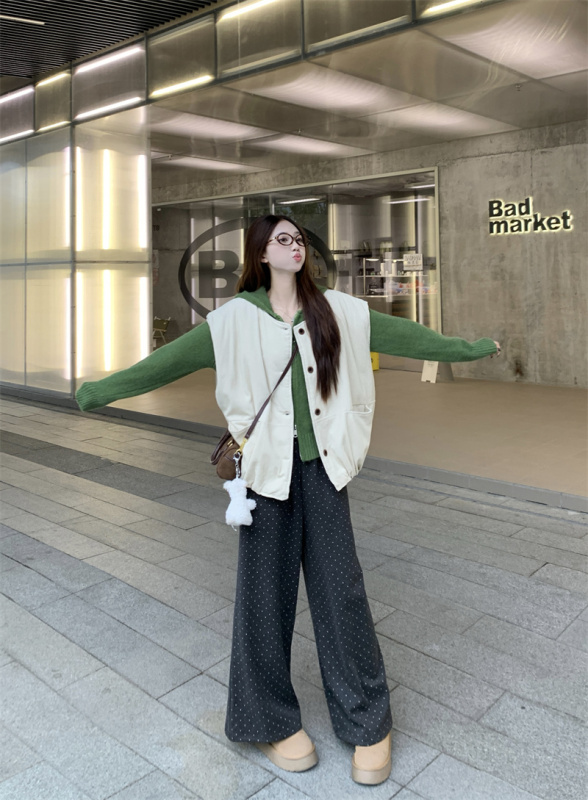 Corduroy vest jacket + age-reducing hooded sweater top + retro polka-dot woolen casual pants suit