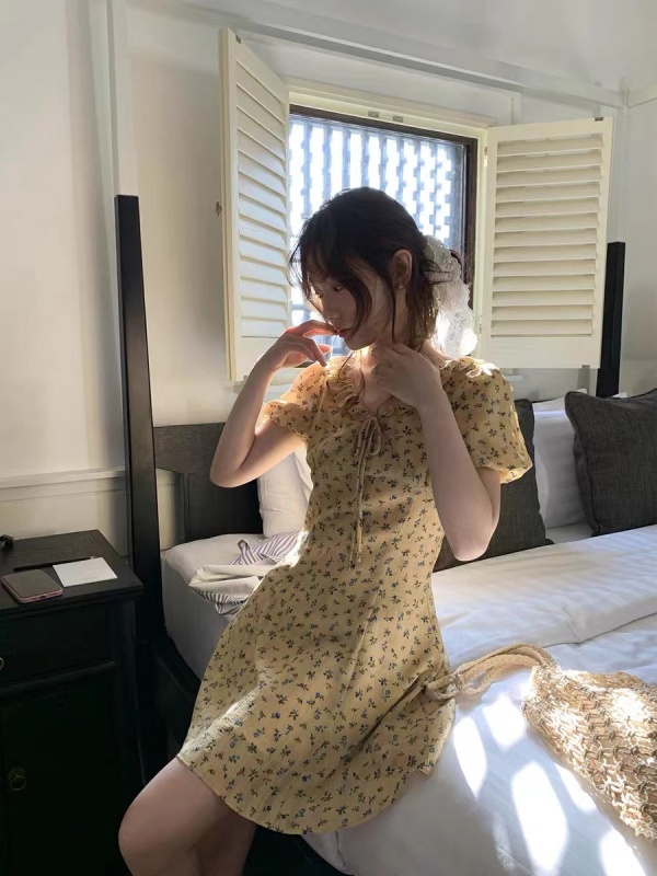 Ruffled V-neck strappy floral dress for women 2024 new style waist mid-length a-line skirt