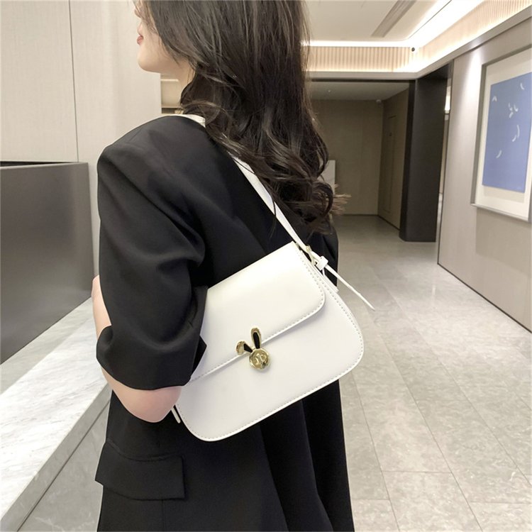 Niche underarm bag women's new winter fashion retro small square bag style versatile shoulder crossbody bag