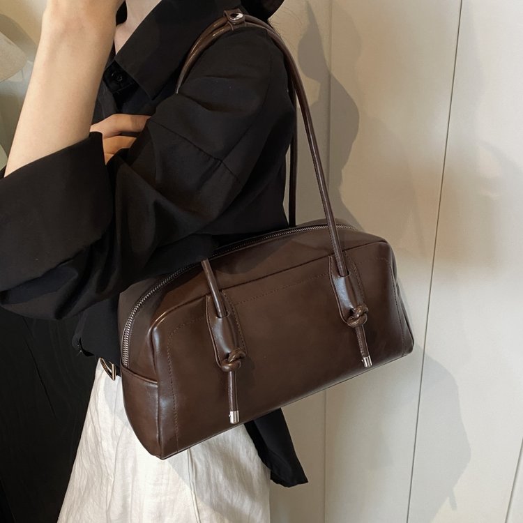 Simple large-capacity commuter bowling bag for women 2024 new autumn armpit bag high-end retro shoulder bag