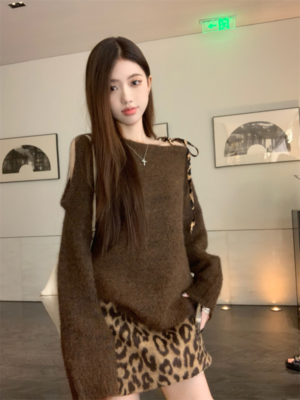 Autumn and winter Korean style casual off-shoulder sweater + American slim-fitting retro hottie style leopard print skirt for women
