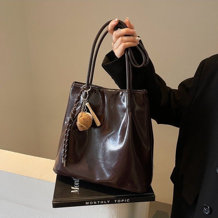 This year's popular cross-border bag women's large capacity 2024 new autumn casual shoulder bag commuter bucket bag