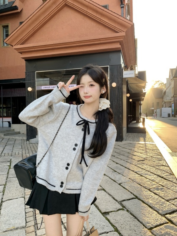 New autumn and winter sweet age-reducing long-sleeved sweaters and sweaters for women, loose, slim and versatile tops