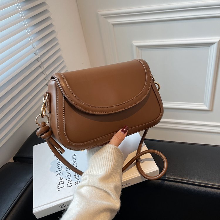 This year's popular bags 2024 new trendy summer versatile shoulder bag design western solid color crossbody small square bag