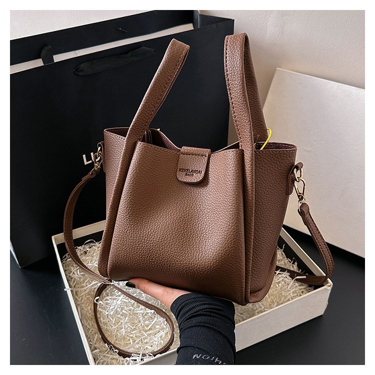 Large-capacity bag for women autumn and winter 2024 new trendy fashion crossbody bag high-end ladies popular portable bucket bag