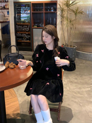 Playful girl Korean chic autumn and winter simple velvet bow sweet girl dress