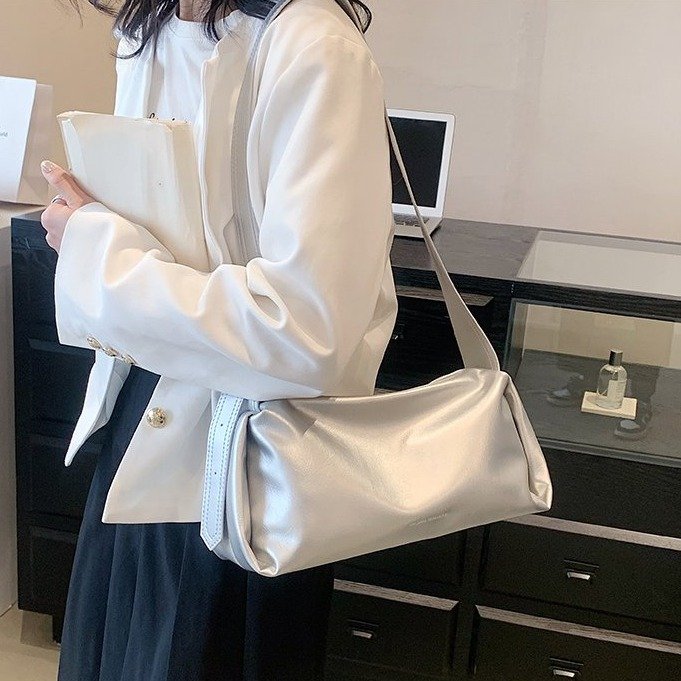 Korean style high-end armpit bag for women, new fashion soft-sided pillow bag, wide shoulder strap, single shoulder crossbody bag