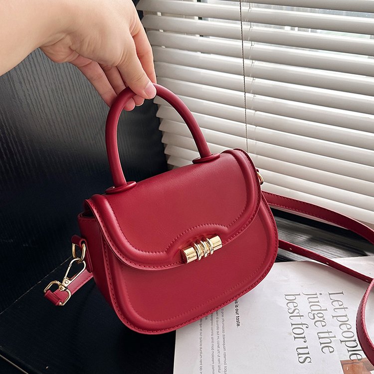 Internet celebrity niche bag 2024 new texture saddle bag French shoulder armpit bag retro fashion small square bag