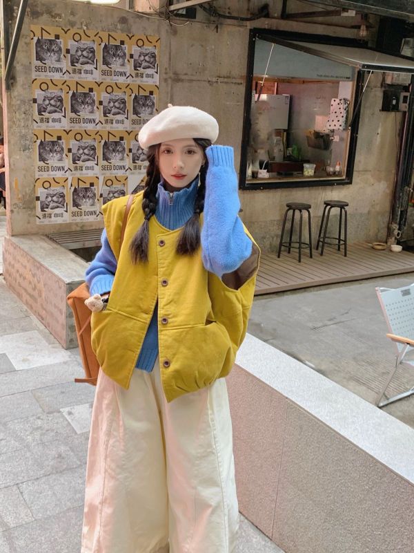 Retro corduroy vest for autumn and winter layering, loose outer layer, warm sleeveless vest jacket