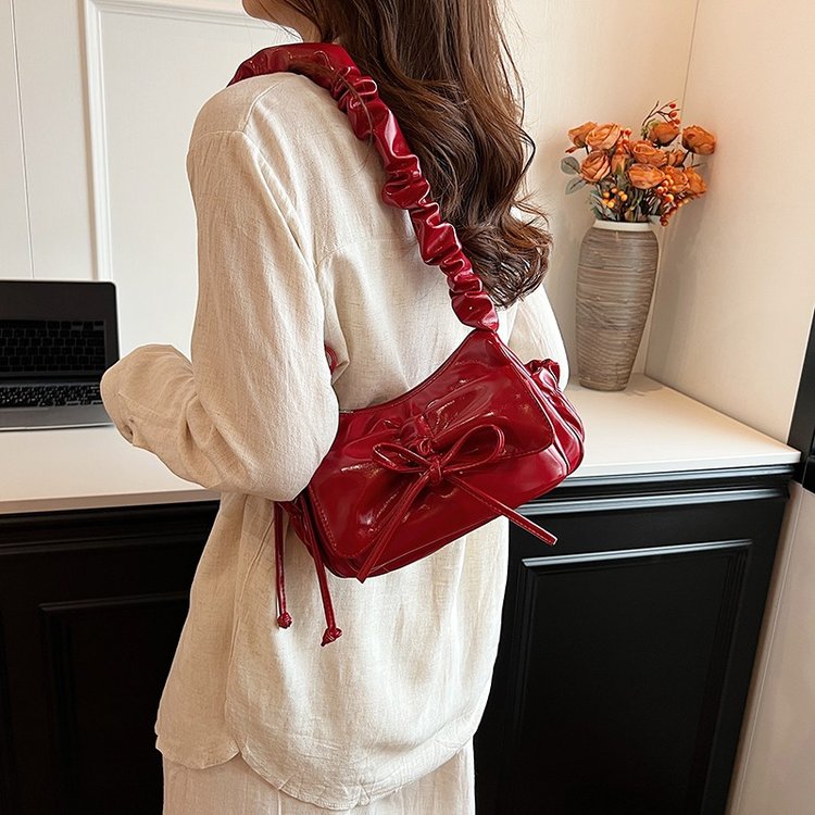 Wholesale French niche texture armpit bag women's bag 2024 new style new high-end pleated shoulder bag