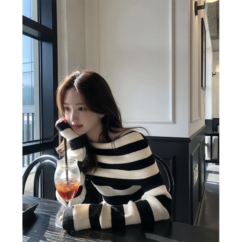 2024 new autumn style light mature style fashionable striped design long-sleeved sweater loose slimming casual sweater