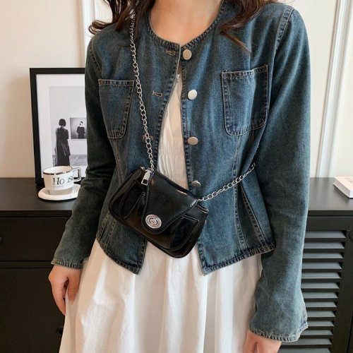 Korean mini cute women's bag 2024 new style, versatile cross-body bag, oily wax leather texture, fashionable shoulder bag