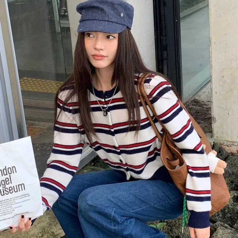 2024 Early Autumn Knitted Sweater Xiaoxiangfeng Breasts Soft and Waxy Sweater Cardigan Jacket Women's Early Autumn Outer Shoulder Top