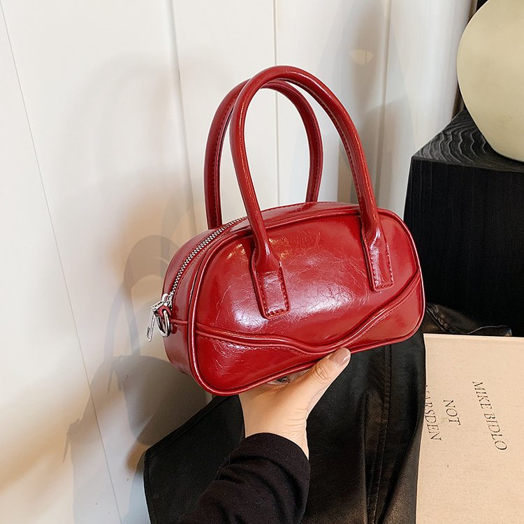 South Korea's 2024 new niche design handbag women's exquisite and versatile diagonal bowling bag Boston pillow bag