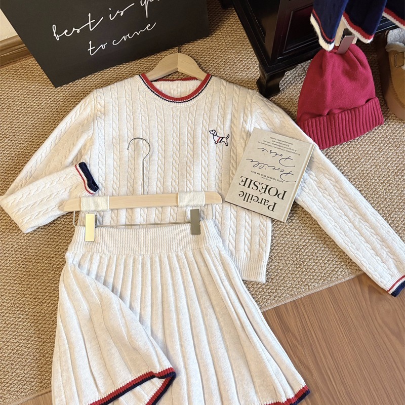 Women's two-piece knitted sweater set with western style embroidery texture and small fragrance style