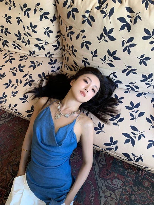 2024 new v-neck ink printed suspender dress for women French style cool temperament waist slimming a-line long skirt