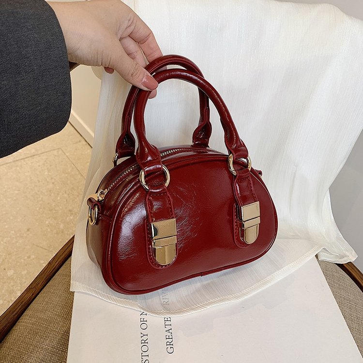 Fashionable and textured small bag for women 2024 new fashionable shoulder handbag chain bag crossbody shell bag