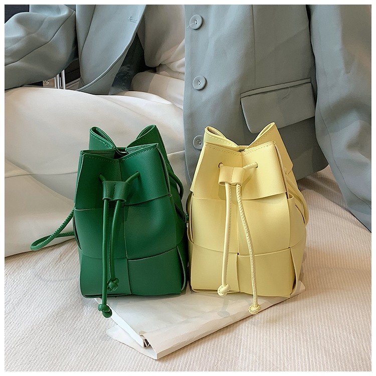 New mini drawstring woven bucket bag for women niche design woven bag mobile phone bag shoulder crossbody bag