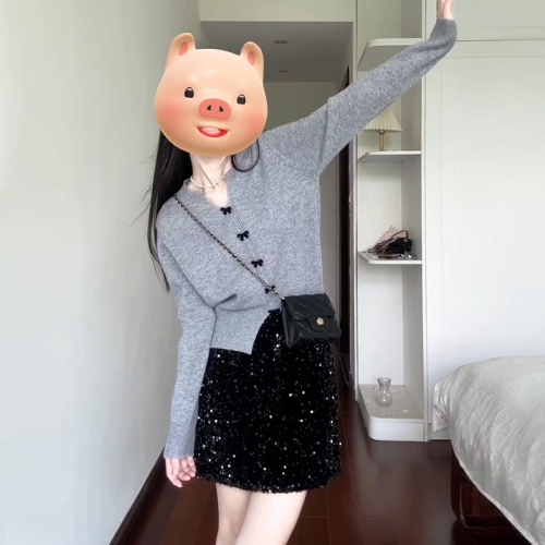 V-neck gray bow knitted sweater jacket for women early autumn 2024 new Korean style unique and chic long-sleeved top