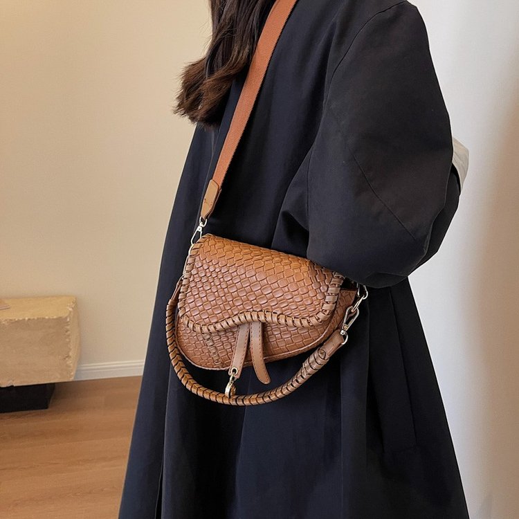 Foreign trade fashion versatile armpit bag retro solid color woven shoulder crossbody bag new trendy high-end hand bag