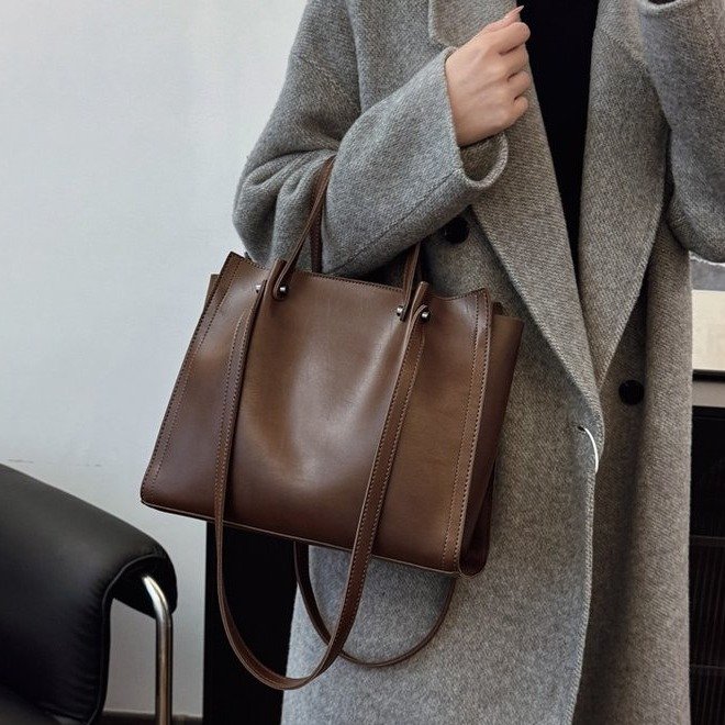 New large-capacity bag for women, high-end, fashionable, texture, niche tote bag, simple shoulder commuter bag