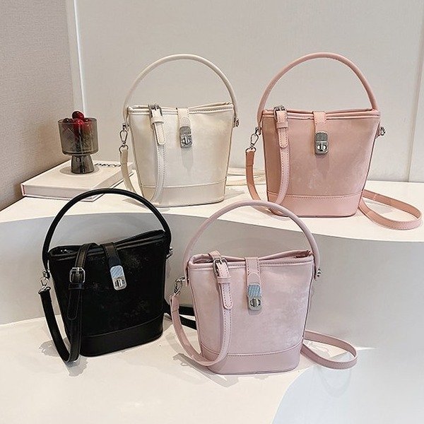This year's popular bucket bag for women 2024 new autumn and winter versatile single shoulder crossbody bag Internet celebrity hot style portable small bag