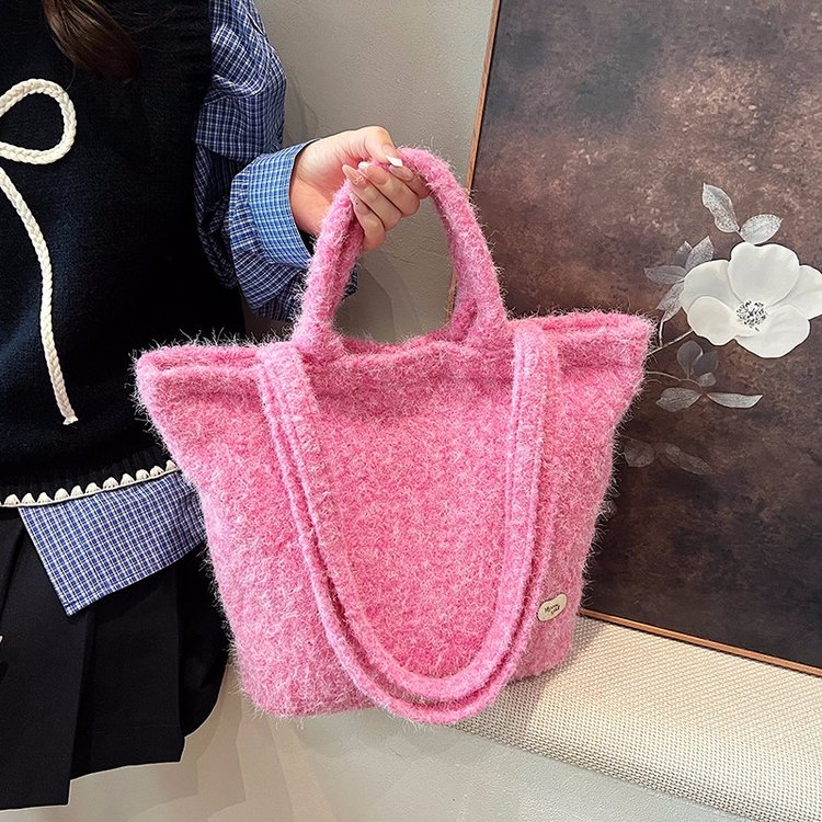 Fashionable winter woolen large-capacity bag for women 2024 new Korean style fashion shoulder tote bag hand-held plush bag