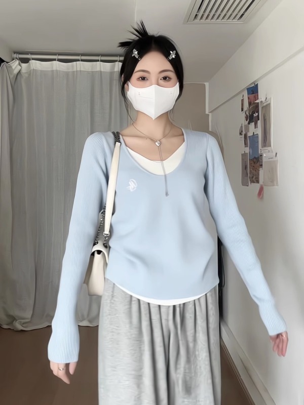 Korean high-quality autumn and winter new French blue fake two-piece v-neck long-sleeved sweater bottoming pullover sweater for women
