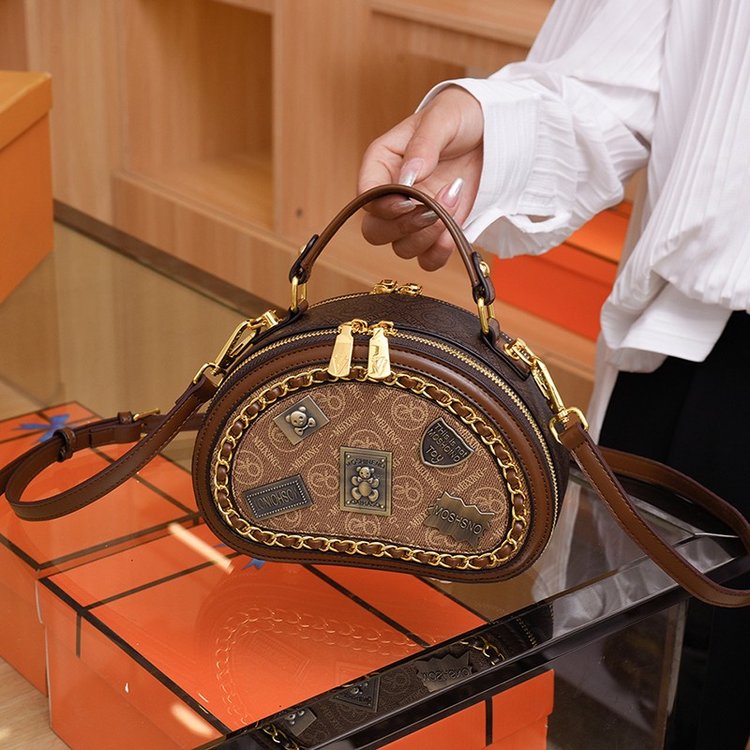 Niche design bag for women, new style, high-end, stylish one-shoulder crossbody bag, internet celebrity hot model, small square handbag