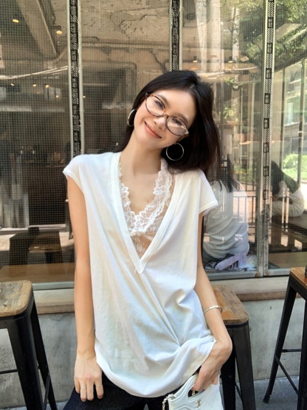 Actual shot and real price Deep V-neck design sleeveless top reversible + layered magic lace bottoming shirt
