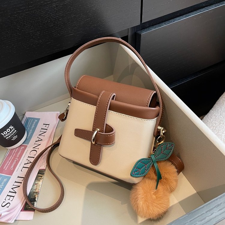 This year's popular small bags for women in autumn and winter new fashion niche contrasting crossbody bags autumn and winter portable bucket bags