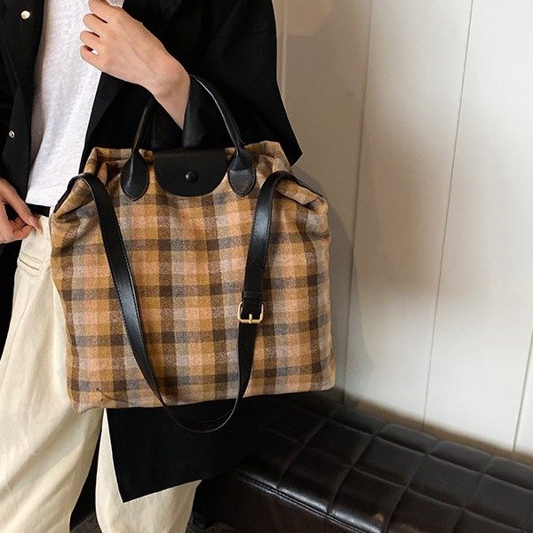 Cross-border niche autumn and winter woolen plaid bags for women 2024 new fashion tote bag large capacity portable crossbody bag