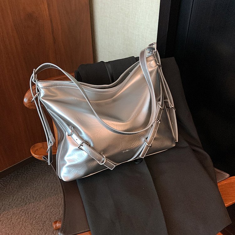 Forest style bag for women 2024 autumn and winter new trendy fashion armpit bag niche texture large capacity shoulder tote bag