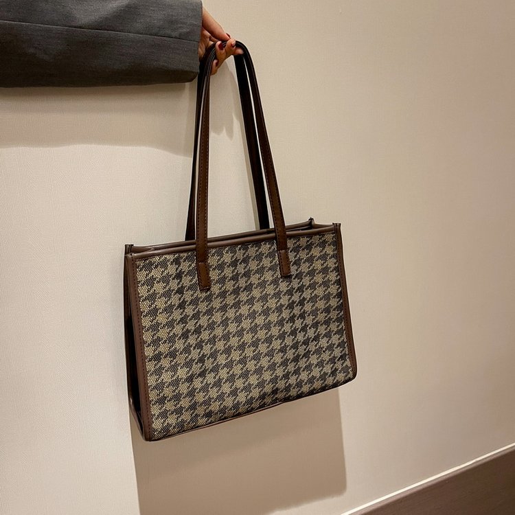 Versatile ins large capacity bag for women 2024 new trendy fashion plaid tote bag niche single shoulder armpit bag