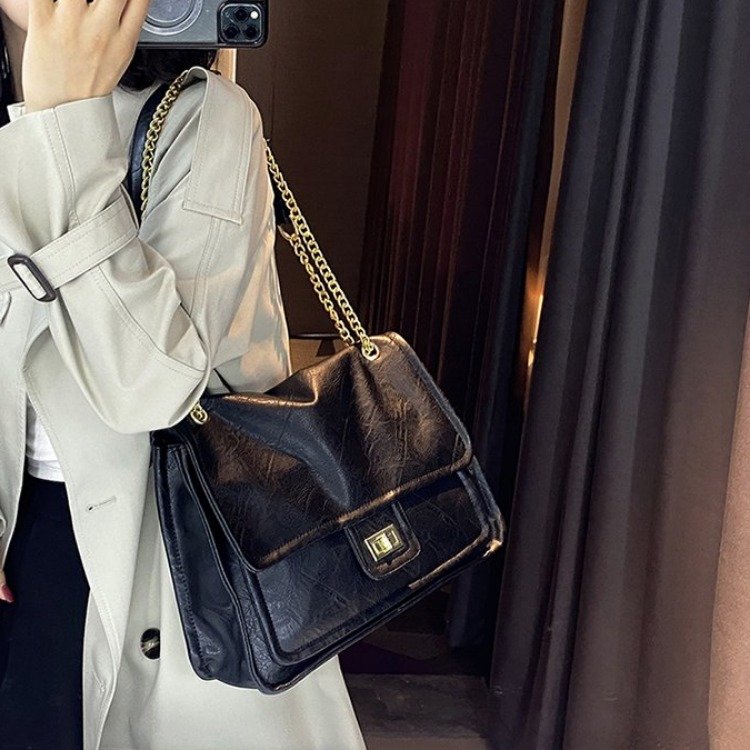 Versatile large-capacity bag for women, new trendy fashion tote bag, niche texture chain messenger bag, commuter bag