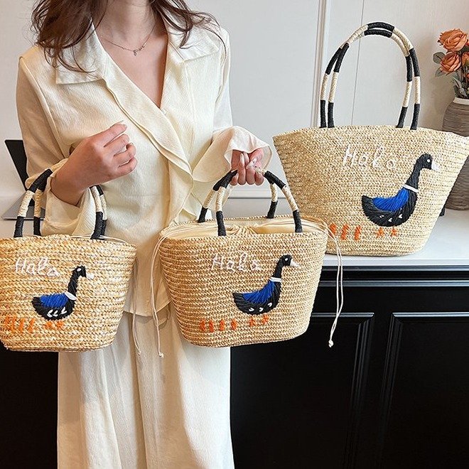 2024 New Large Capacity Handbag Women's Fashion Commuting Handwoven Vegetable Basket Bag Shoulder Tote Bag
